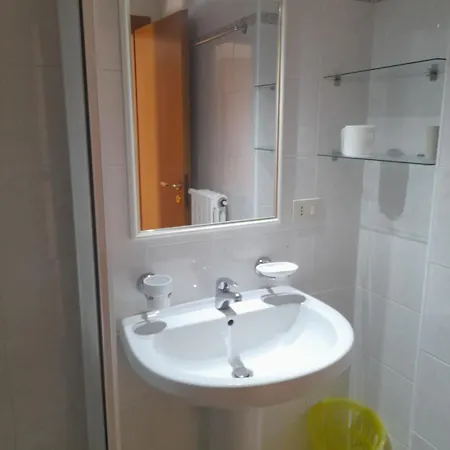 Malvischi - Garden & Pool Guest house