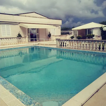 Guest house Malvischi - Garden & Pool Alberobello
